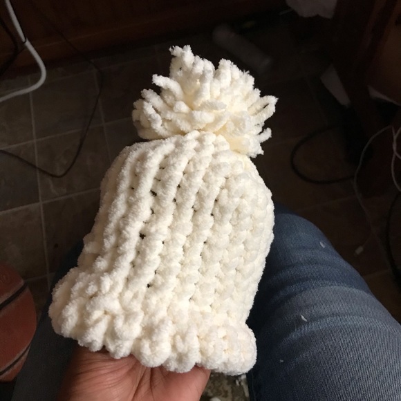 Hand knitted hats - Picture 2 of 5